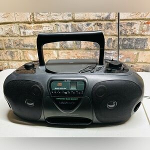 Vintage Magnavox Model AZ 8050 Boom Box Stereo CD Cassette **** Radio Only Works